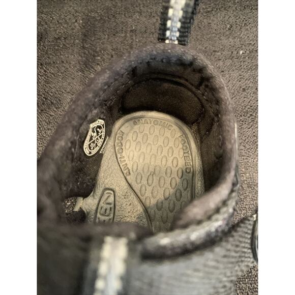 KEEN Sandals Size 4 (11.5 cm) kids Black On Black Closed Toe Boys/Girls Sandals - Picture 6 of 9